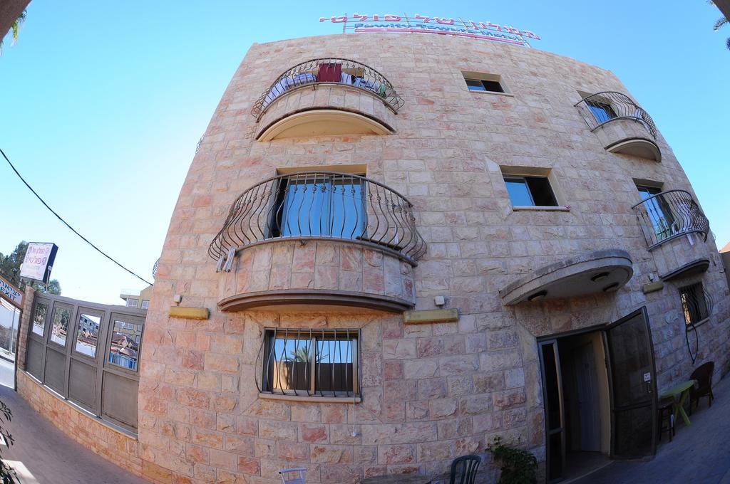 Faulty Towers Hotel Eilat Bagian luar foto