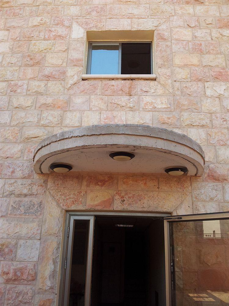 Faulty Towers Hotel Eilat Bagian luar foto