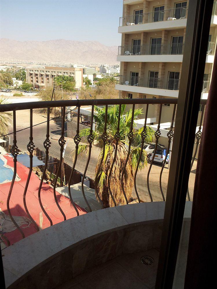 Faulty Towers Hotel Eilat Bagian luar foto